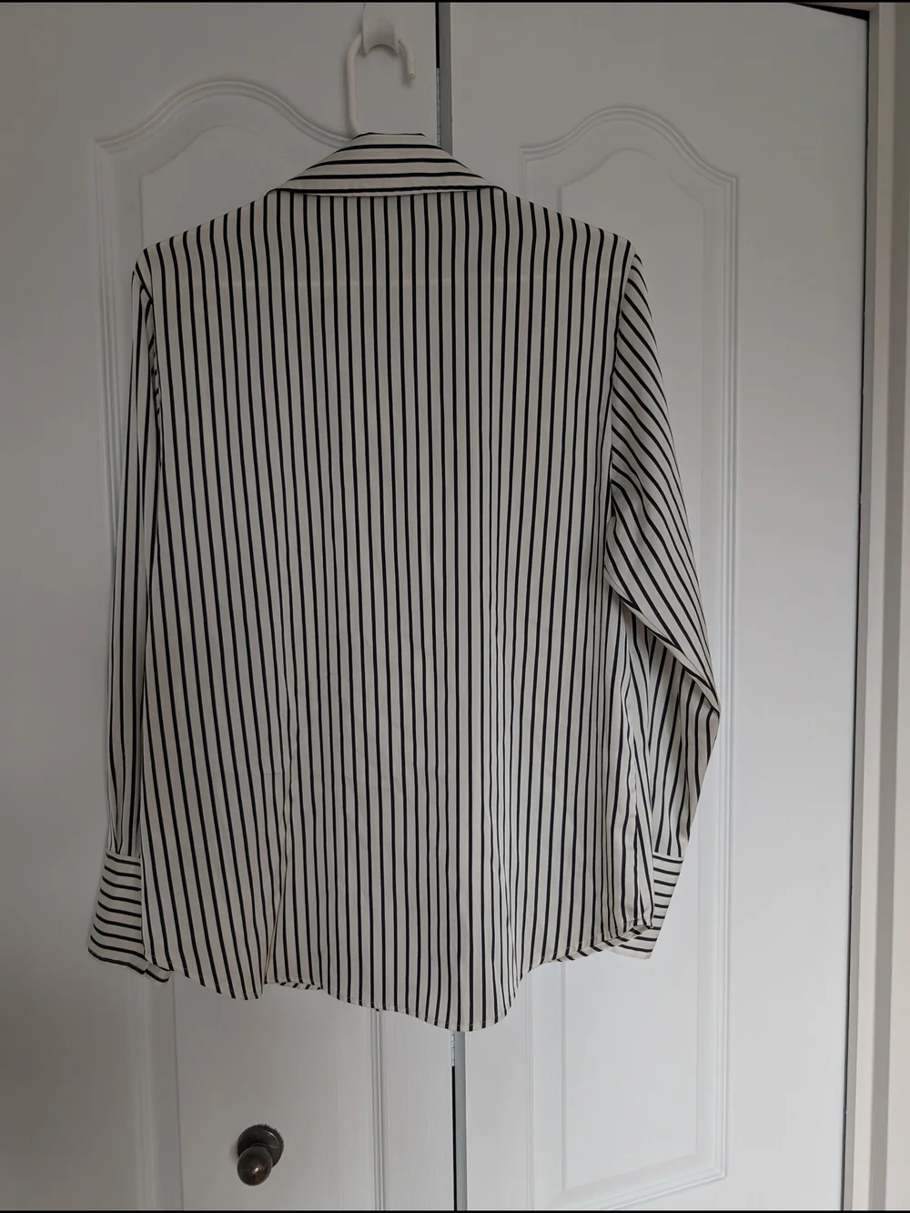 H&M Black and White Vertical Stripe Women's Button-Down Shirt - Picture 2 of 3